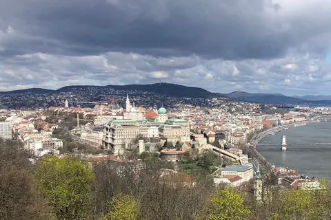 Vár